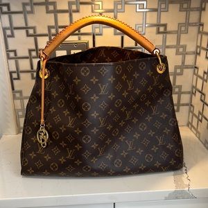 Louis Vuitton ARTSY MM bag